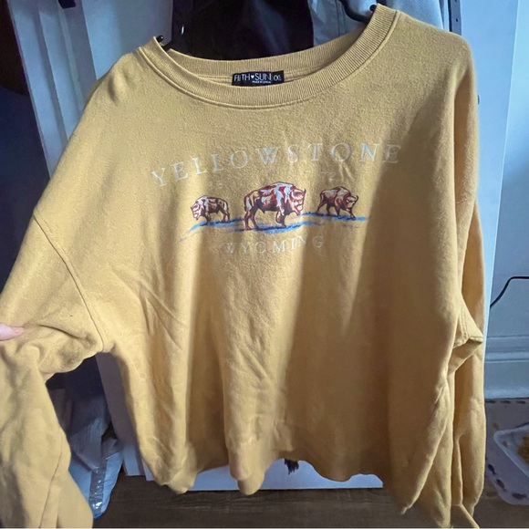 ๐HP๐ Yellowstone Sweater - Picture 1 of 5